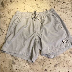 Vuori Kore Short 5in Sky Grey Size S